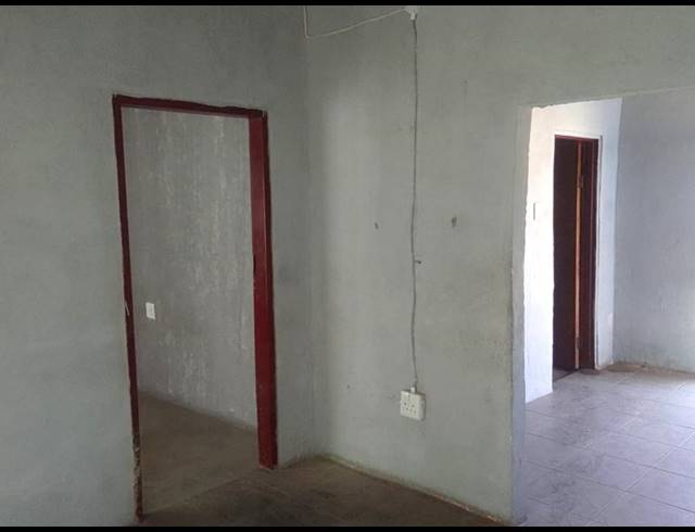 2 BEDROOM HOUSE FOR SALE IN TSAKANE